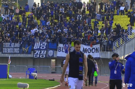 이정빈을 맞아주는 비상원정대.gif | 인스티즈