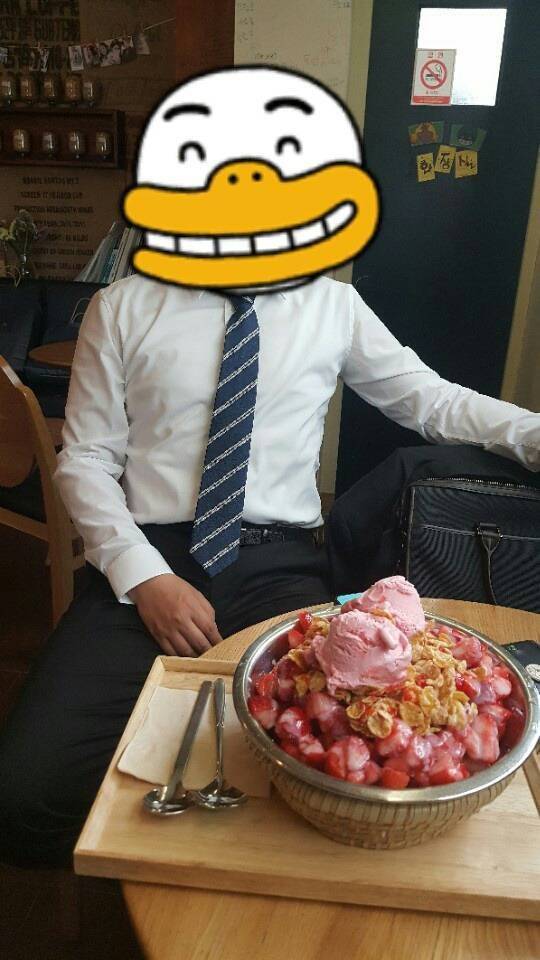 수지 어머니네 카페에서 파는 딸기빙수 | 인스티즈