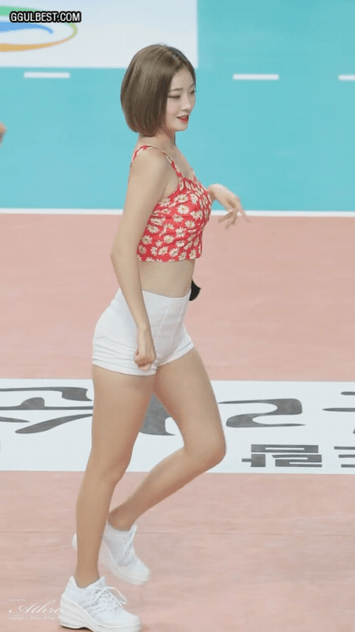 열심히 일하는 치어리더... | 인스티즈