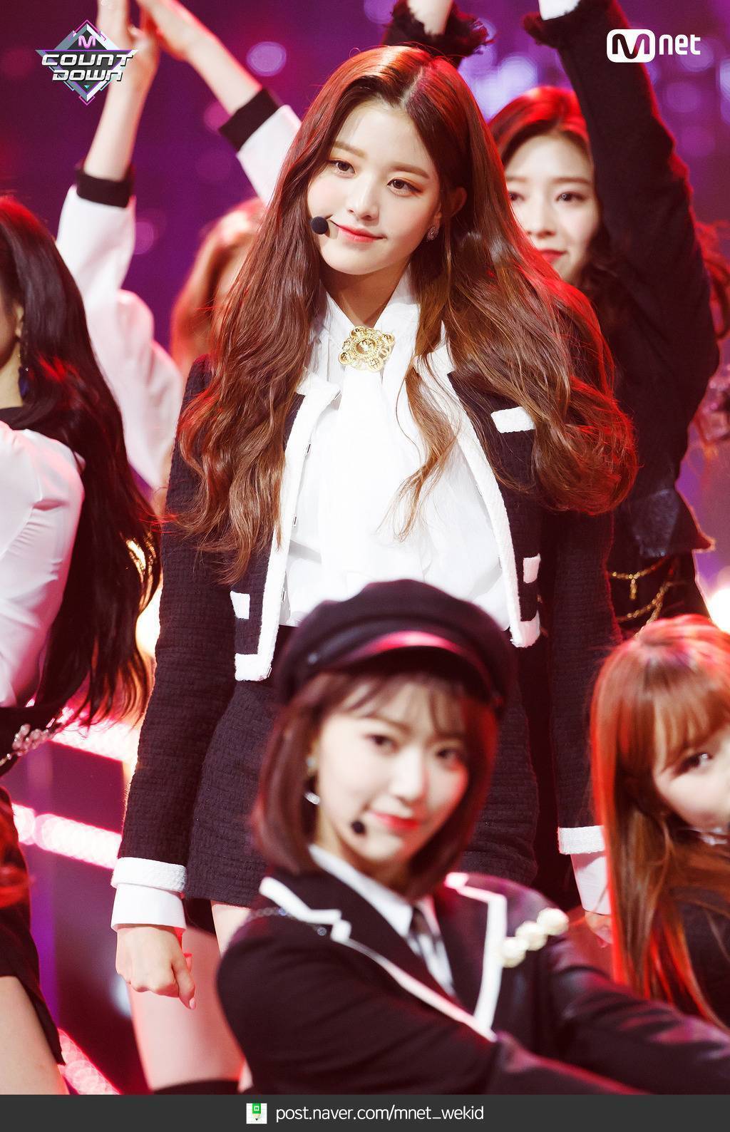 무대 의상으로 샤넬 입은 아이즈원 | 인스티즈