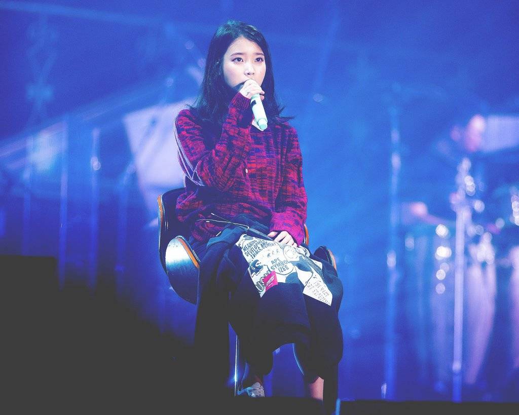 섹시함과 아름다움이 공존하는 광주콘서트 아이유.jpg | 인스티즈