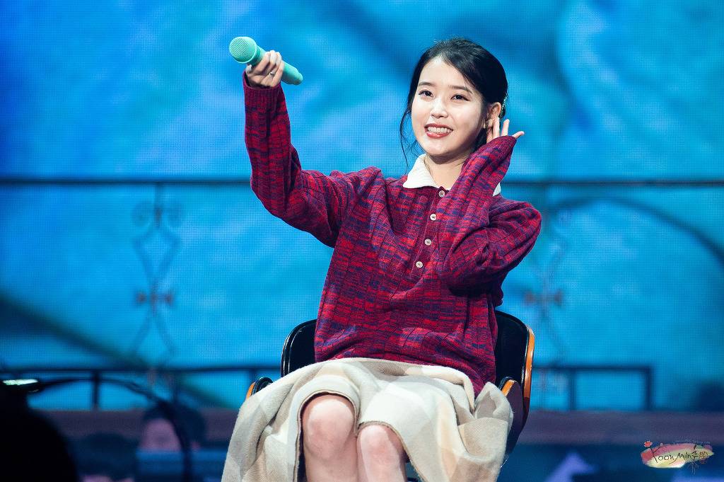 섹시함과 아름다움이 공존하는 광주콘서트 아이유.jpg | 인스티즈