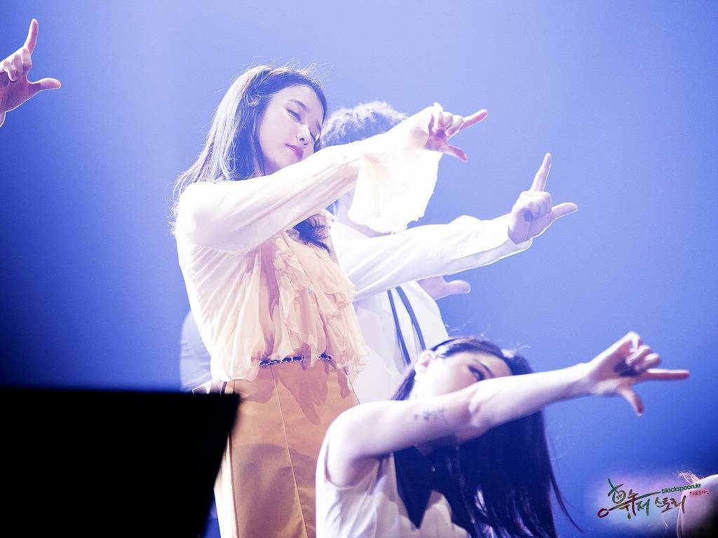섹시함과 아름다움이 공존하는 광주콘서트 아이유.jpg | 인스티즈