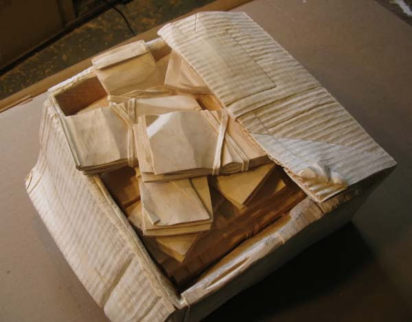 돈다발 들어있는 상자인줄 알았는데... | 인스티즈