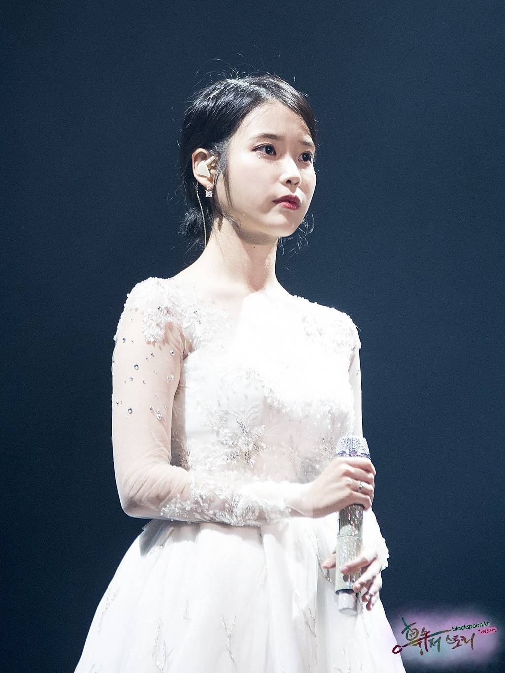 섹시함과 아름다움이 공존하는 광주콘서트 아이유.jpg | 인스티즈