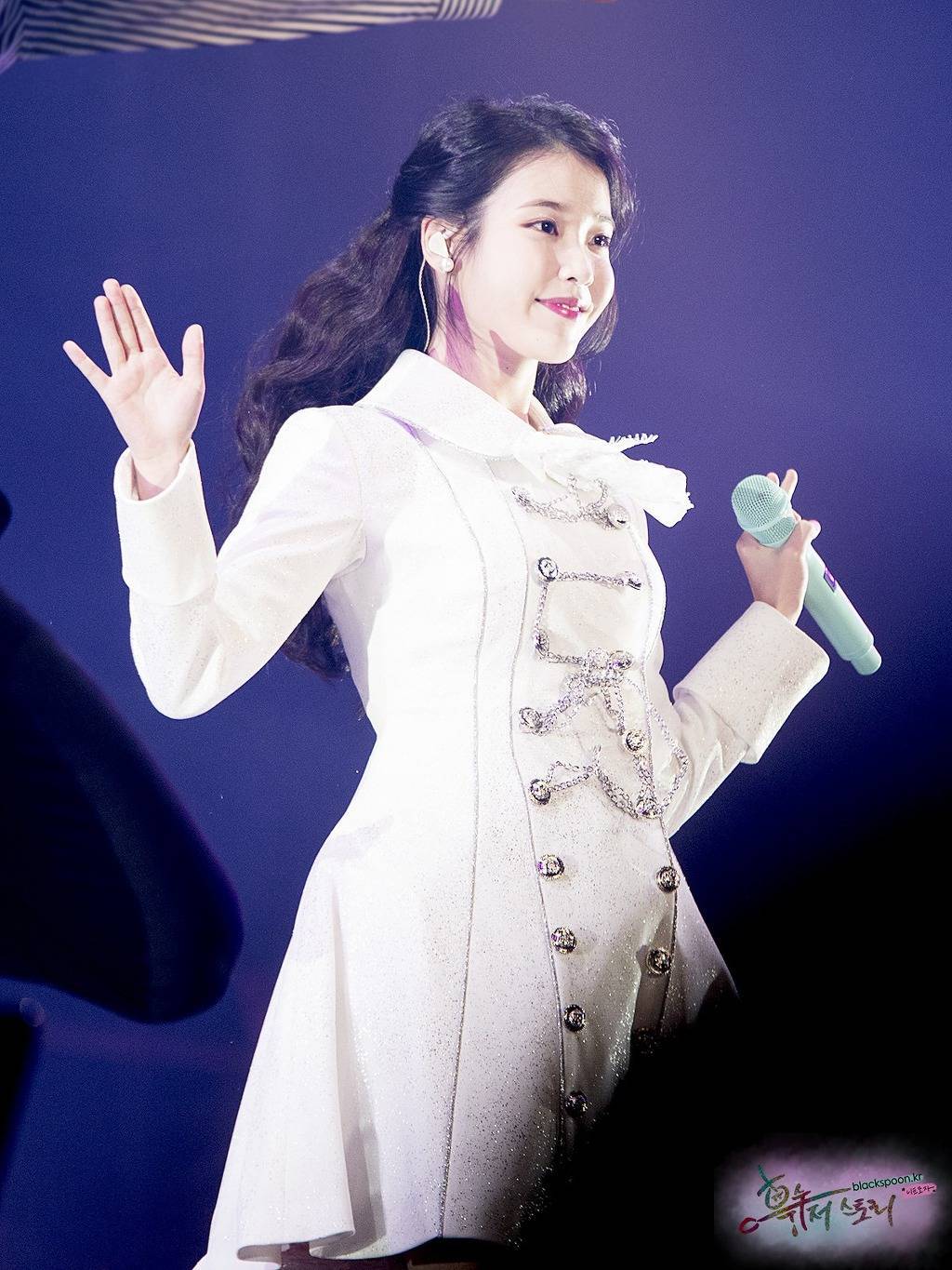 섹시함과 아름다움이 공존하는 광주콘서트 아이유.jpg | 인스티즈