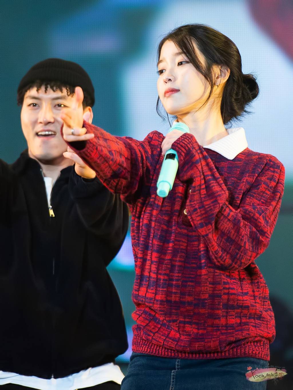 섹시함과 아름다움이 공존하는 광주콘서트 아이유.jpg | 인스티즈