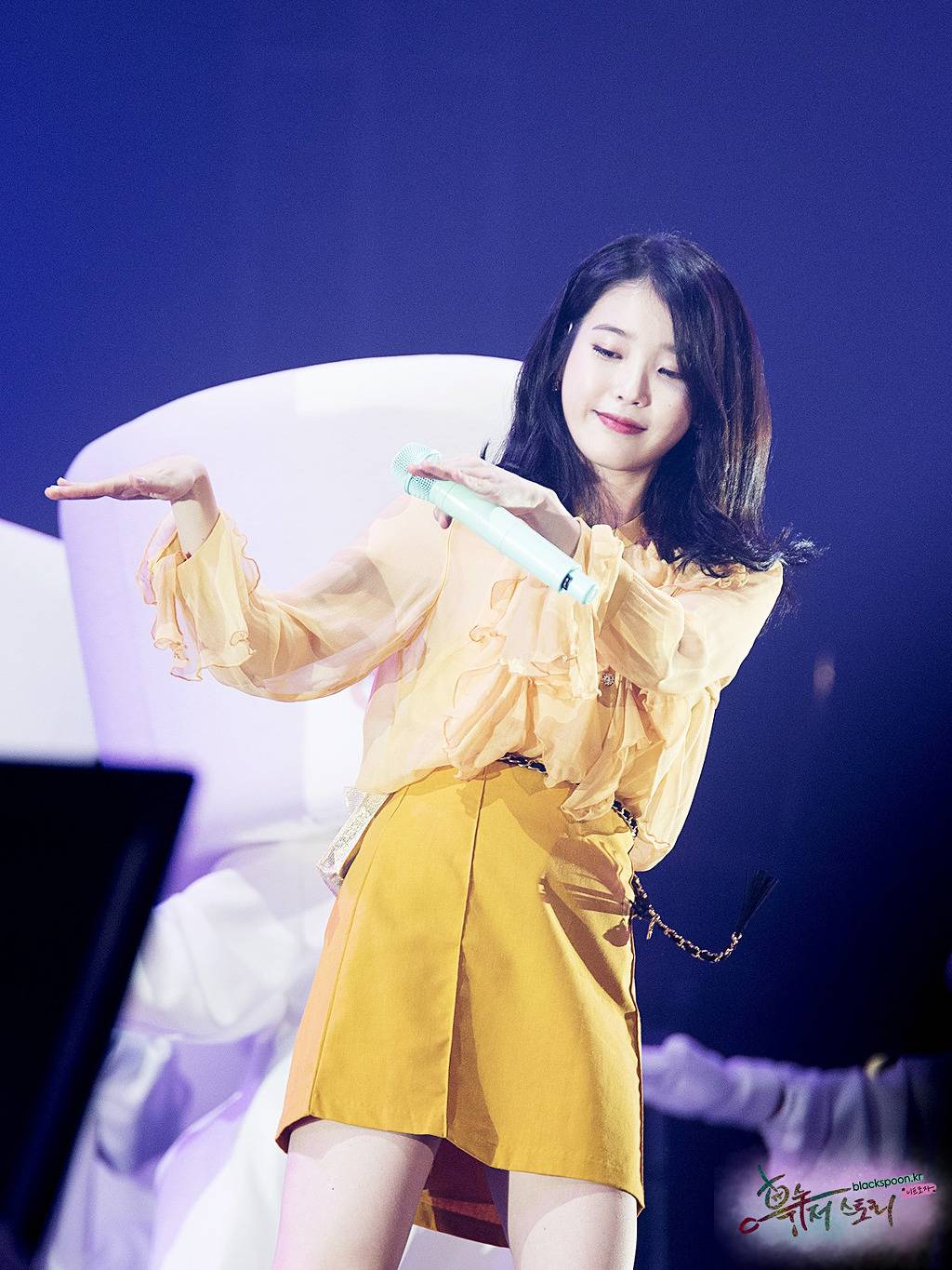 섹시함과 아름다움이 공존하는 광주콘서트 아이유.jpg | 인스티즈