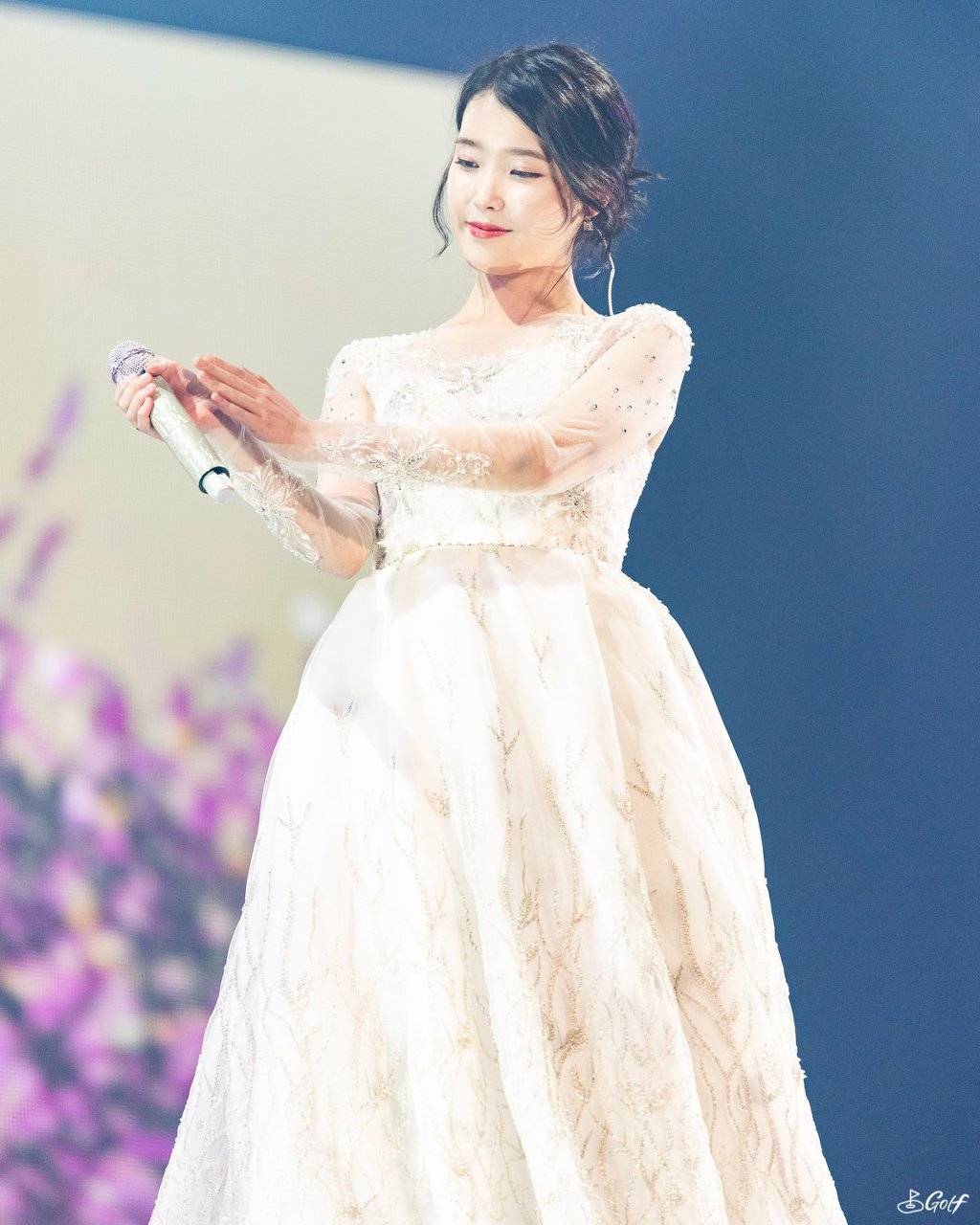 섹시함과 아름다움이 공존하는 광주콘서트 아이유.jpg | 인스티즈