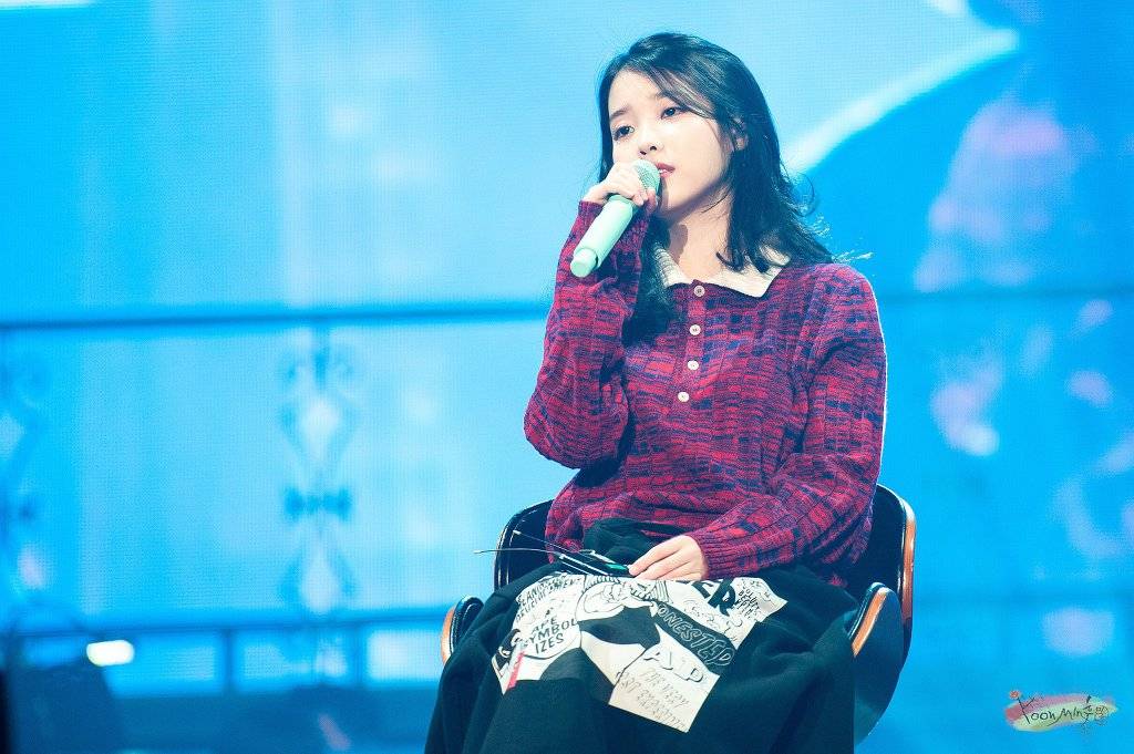 섹시함과 아름다움이 공존하는 광주콘서트 아이유.jpg | 인스티즈