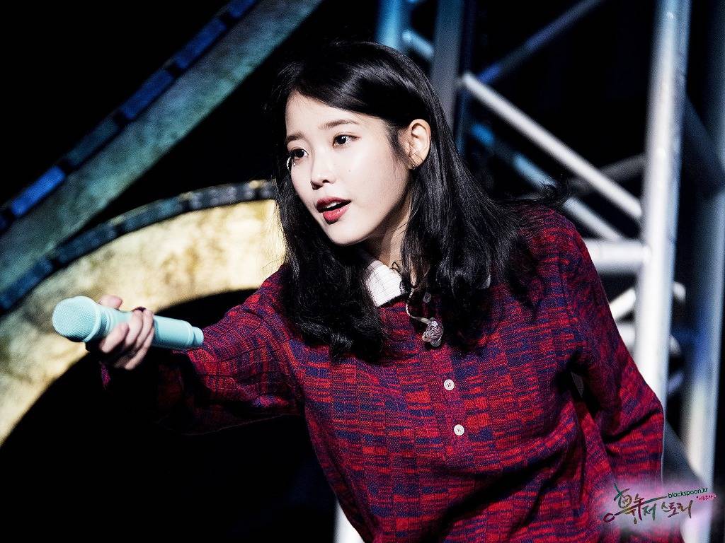 섹시함과 아름다움이 공존하는 광주콘서트 아이유.jpg | 인스티즈