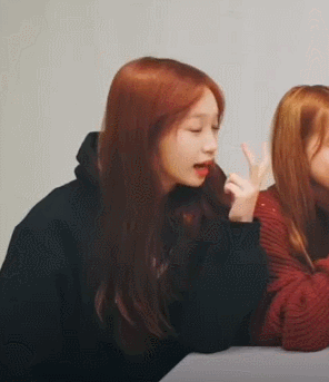 아이즈원 채원 시그니처 포즈 | 인스티즈