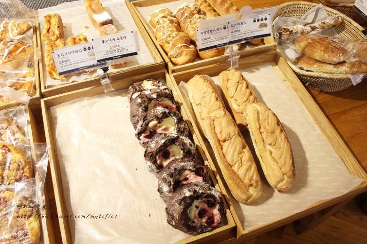 메뉴만 450가지에 레시피만 3천개 이상이라는 서울 유명 빵집.jpg | 인스티즈