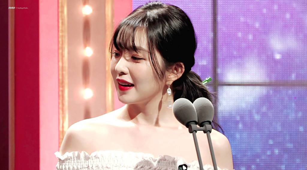 [레드벨벳] 연예대상 시상식에 머리핀 달고 나온 아이린 | 인스티즈