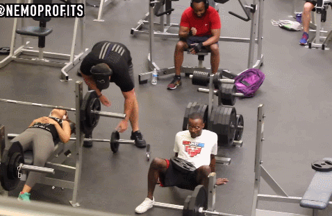 헬스장에서 빵 터짐 | 인스티즈