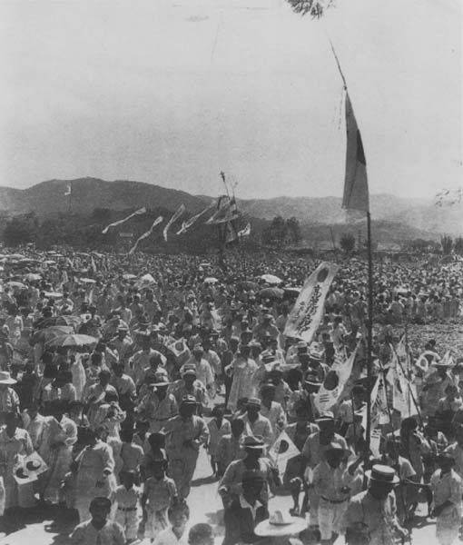 1945년 8월 15일 해방 이후 기뻐하는 시민들의 모습.j p g | 인스티즈