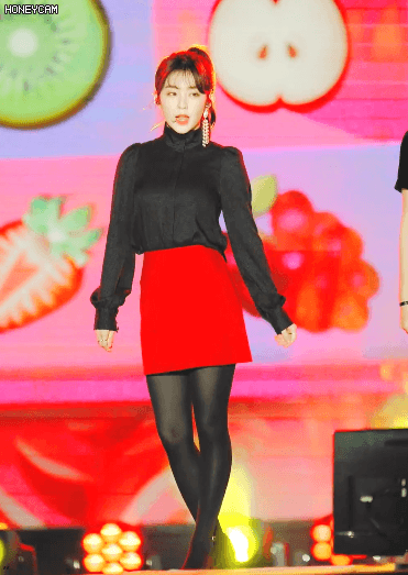 블랙과 레드가 잘 어울리는 아이린.gif | 인스티즈