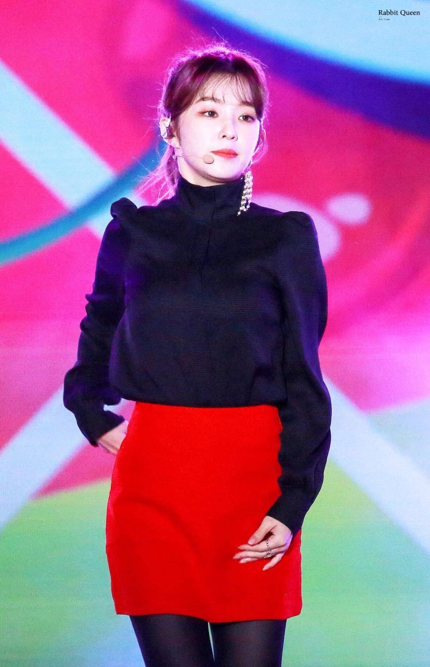 블랙과 레드가 잘 어울리는 아이린.gif | 인스티즈