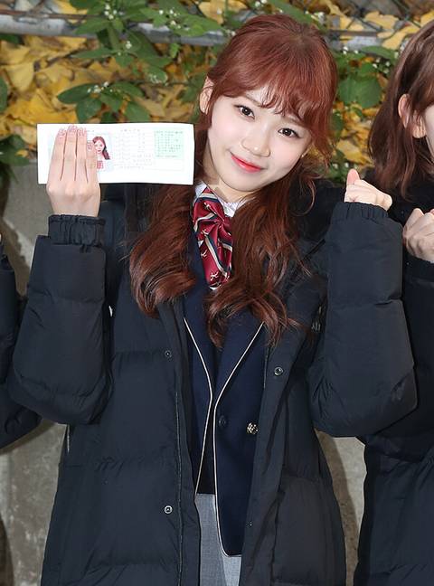 아이즈원) 수능보는 학교 앞에서 김채원 (feat. 꾸라&amp;광배) | 인스티즈