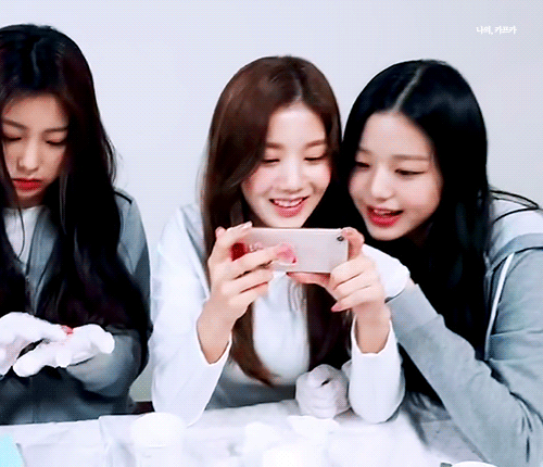 아이즈원 9살차 차이 멤버들 움짤 | 인스티즈