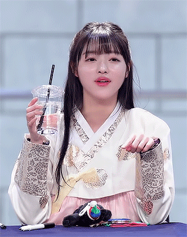 한복 입은 오마이걸 유아.gif | 인스티즈