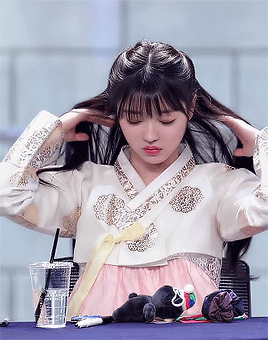 한복 입은 오마이걸 유아.gif | 인스티즈