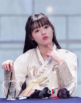 한복 입은 오마이걸 유아.gif | 인스티즈