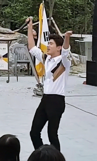 또 시작한 에릭남 gif | 인스티즈