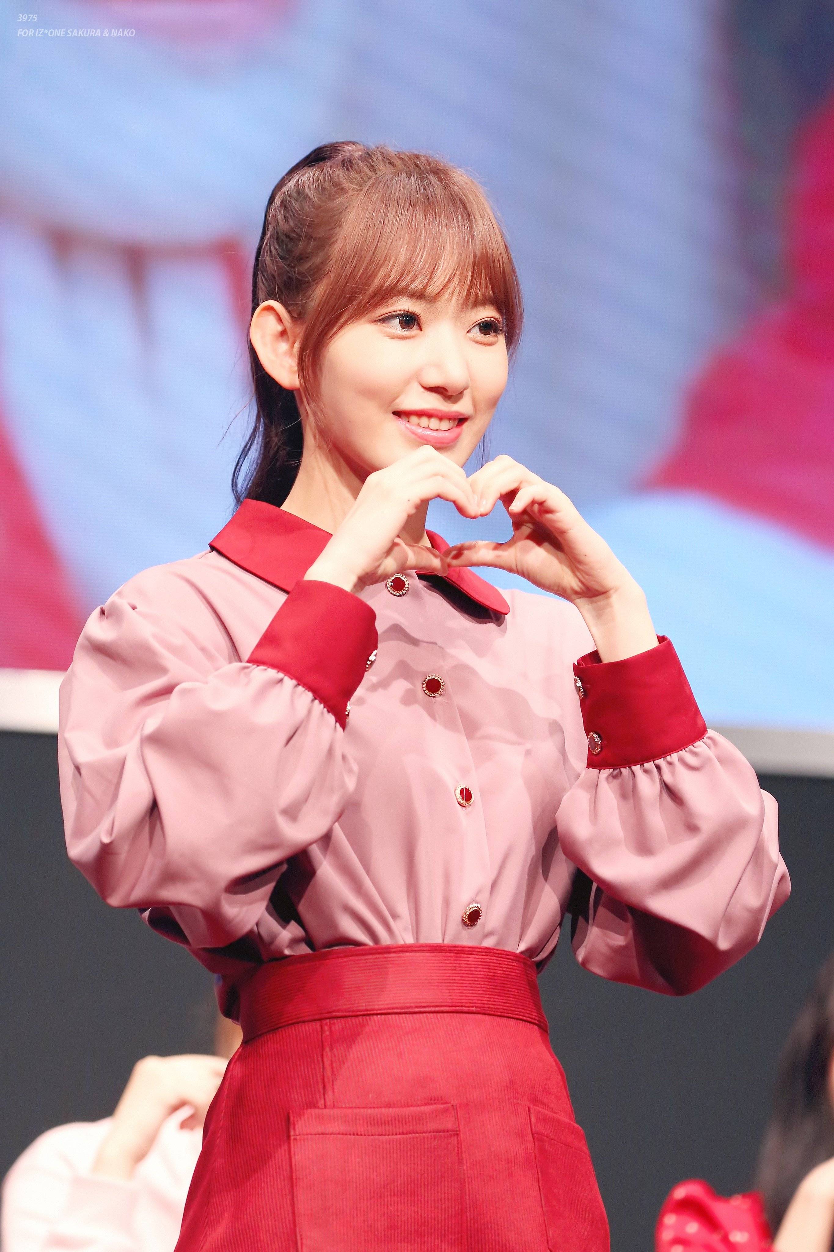 포니테일이 잘어울리는 아이즈원 사쿠라.jpg | 인스티즈