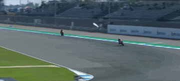 바이크 전도 사고.gif | 인스티즈