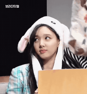 나연이한테 밥이라도 한끼 사줘야 하는 토끼모자 사장님 | 인스티즈