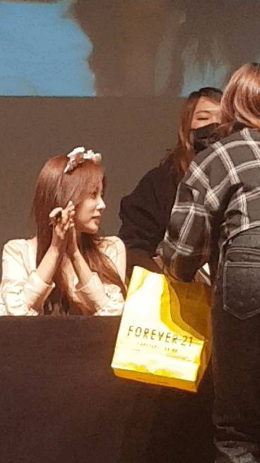 아이즈원 첫 팬싸인회.GIF | 인스티즈