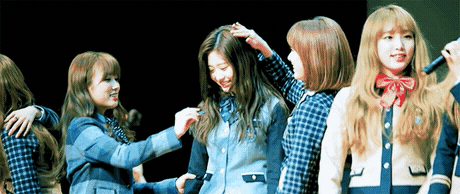 김민주,사쿠라 놀래키는 장난꾸러기 나코 움짤 (아이즈원) | 인스티즈