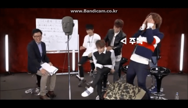 당하는 사람은 괴로운 친구습관.gif | 인스티즈