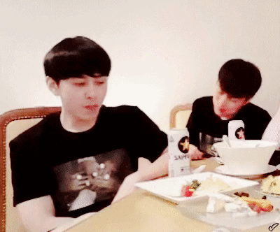 당하는 사람은 괴로운 친구습관.gif | 인스티즈