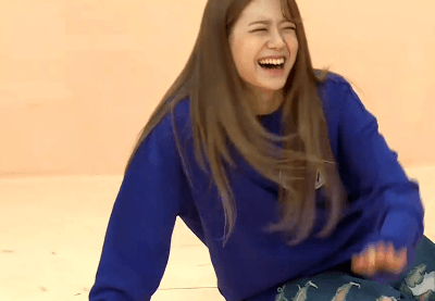 짐볼위에서 균형잡기 달인 프로미스나인 송하영.GIF | 인스티즈