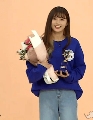 짐볼위에서 균형잡기 달인 프로미스나인 송하영.GIF | 인스티즈
