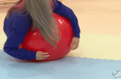 짐볼위에서 균형잡기 달인 프로미스나인 송하영.GIF | 인스티즈