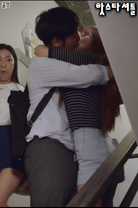 조현영 리얼 키스 레전드.gif | 인스티즈