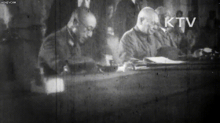 조선총독부에서 일장기가 내려오던 날.gif | 인스티즈