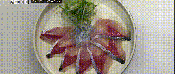 소스에 버무린 후쿠오카 고등어 회.gif | 인스티즈