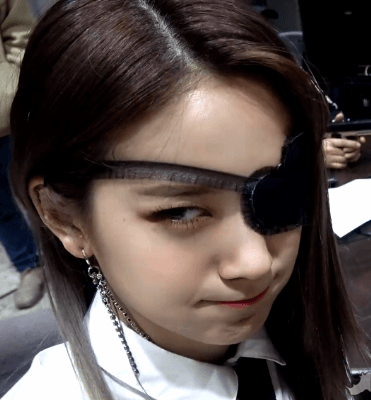 프로미스나인 f(x)레드라이트 커버무대 비하인드.GIF | 인스티즈