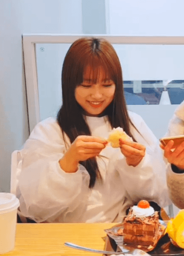 [아이즈원] 나코가 주는 케이크 한입.gif | 인스티즈