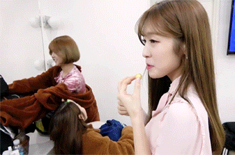 청심환 먹는 오마이걸 아린이.gif | 인스티즈