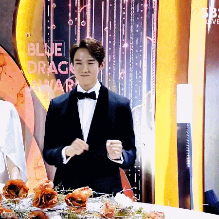 청룡영화제 트와이스 YoY 안무 추는 유연석 ㅋㅋㅋㅋ.gif | 인스티즈