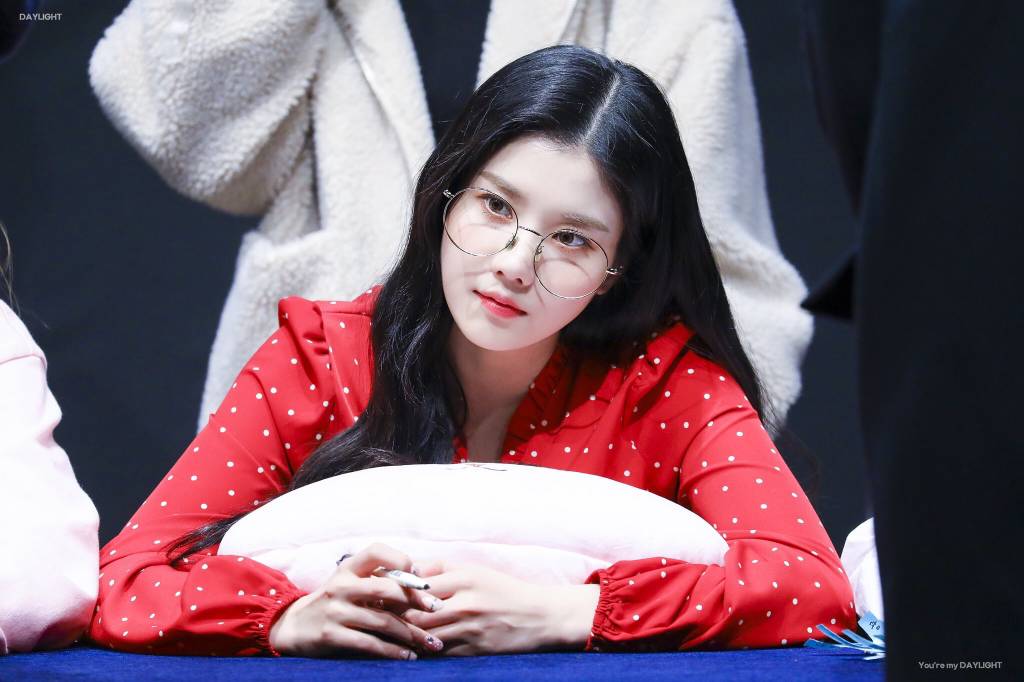 [아이즈원] 바람때문에 발이 시려워서 권은비 | 인스티즈