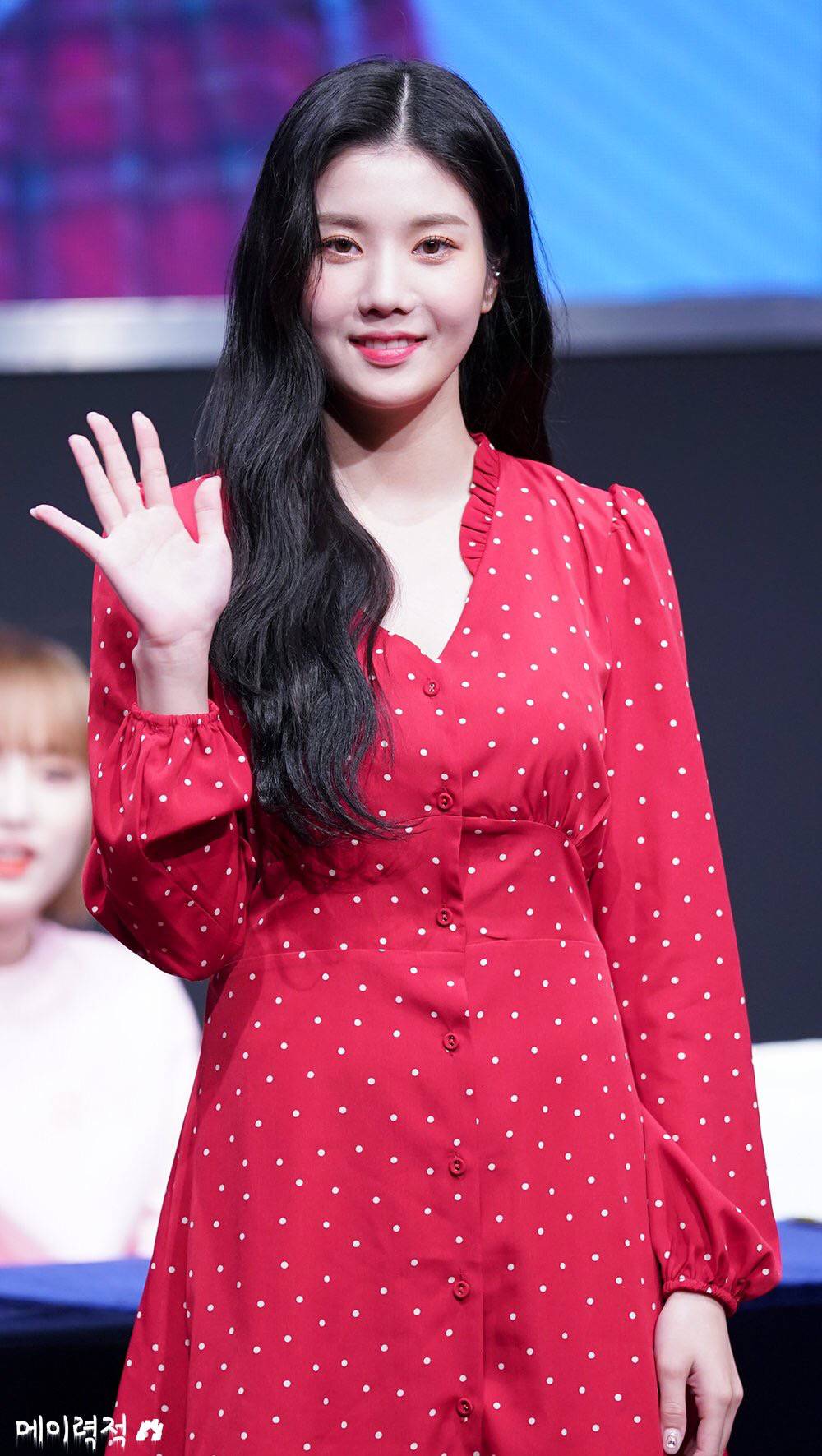 [아이즈원] 바람때문에 발이 시려워서 권은비 | 인스티즈