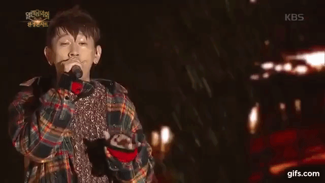 폭우 속에서 공연하는 가수들.gif | 인스티즈