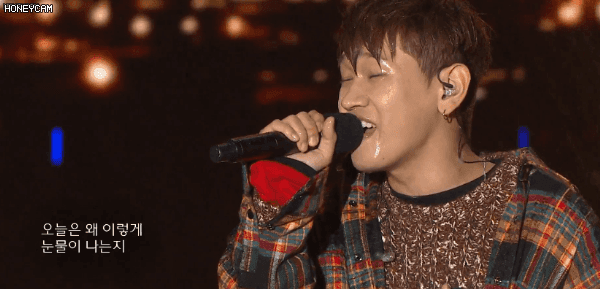 폭우 속에서 공연하는 가수들.gif | 인스티즈