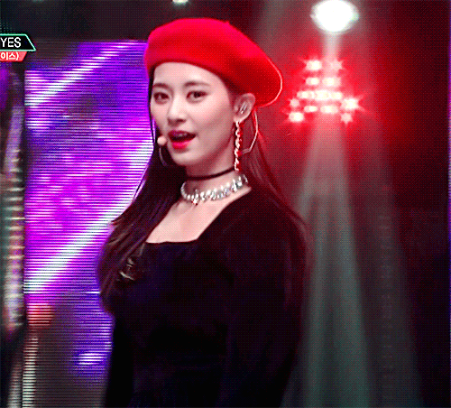 트와이스 애들 빨간 베레모 잘 어울리는듯 | 인스티즈